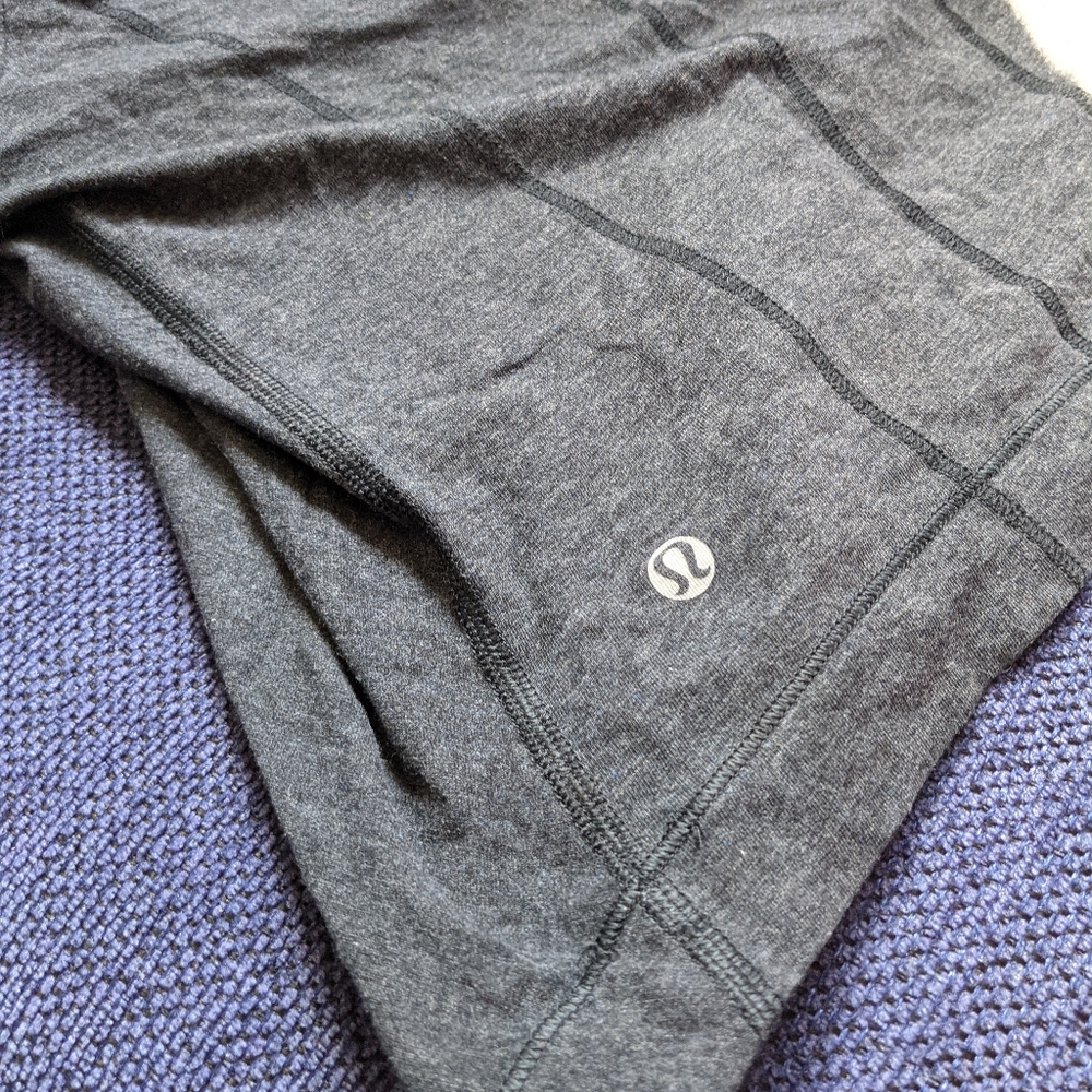 Lululemon Iconic Wrap - Picture 2 of 5